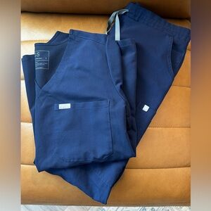 Figs navy scrub set